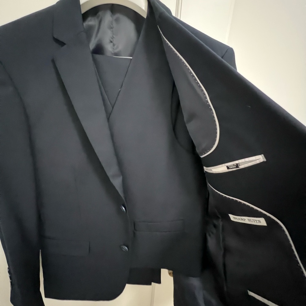 Sharp Suits 38s - image 3